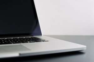 叶x侵犯商业秘密一审刑事判决书