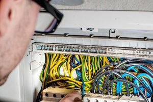 宋斌犯侵犯商业秘密罪一审刑事判决书